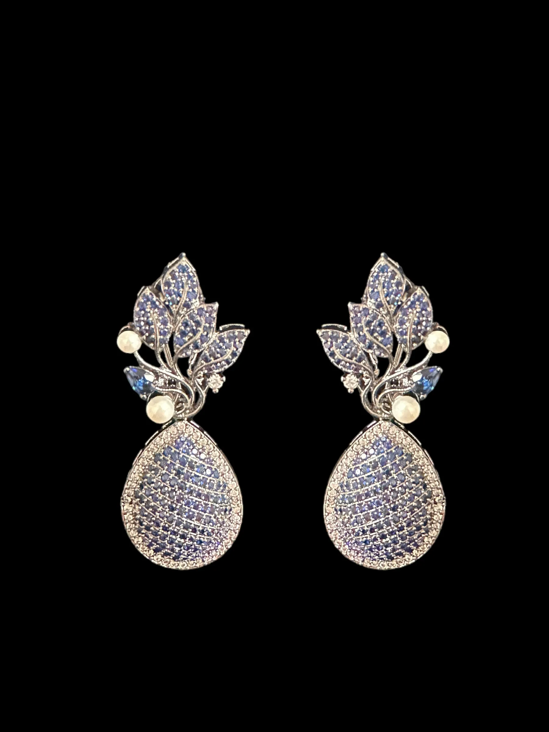 DER568 - Cz earrings ( READY TO SHIP )