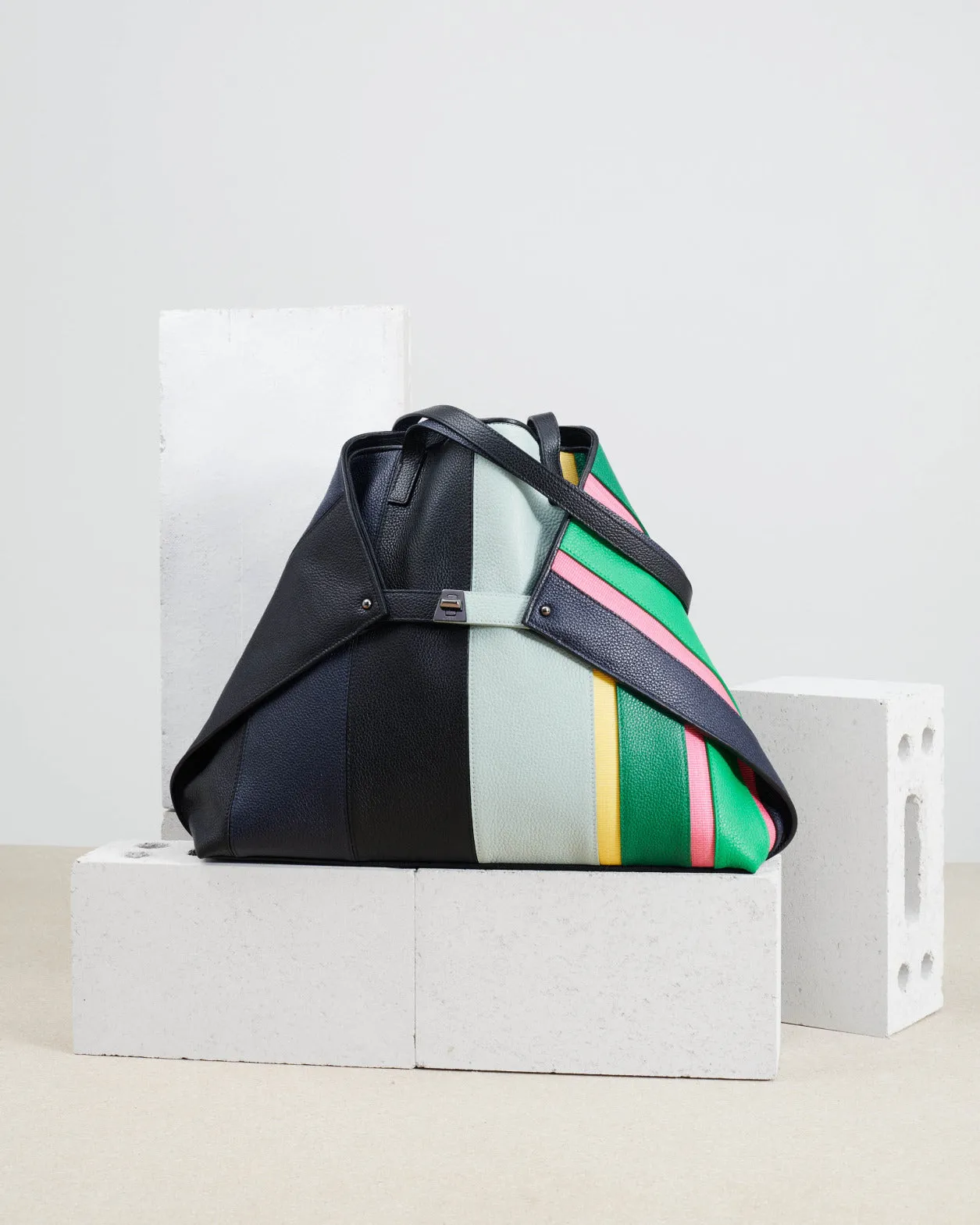 Medium Ai Schultertasche aus Polychromatic Leder und Rosshaarstreifen