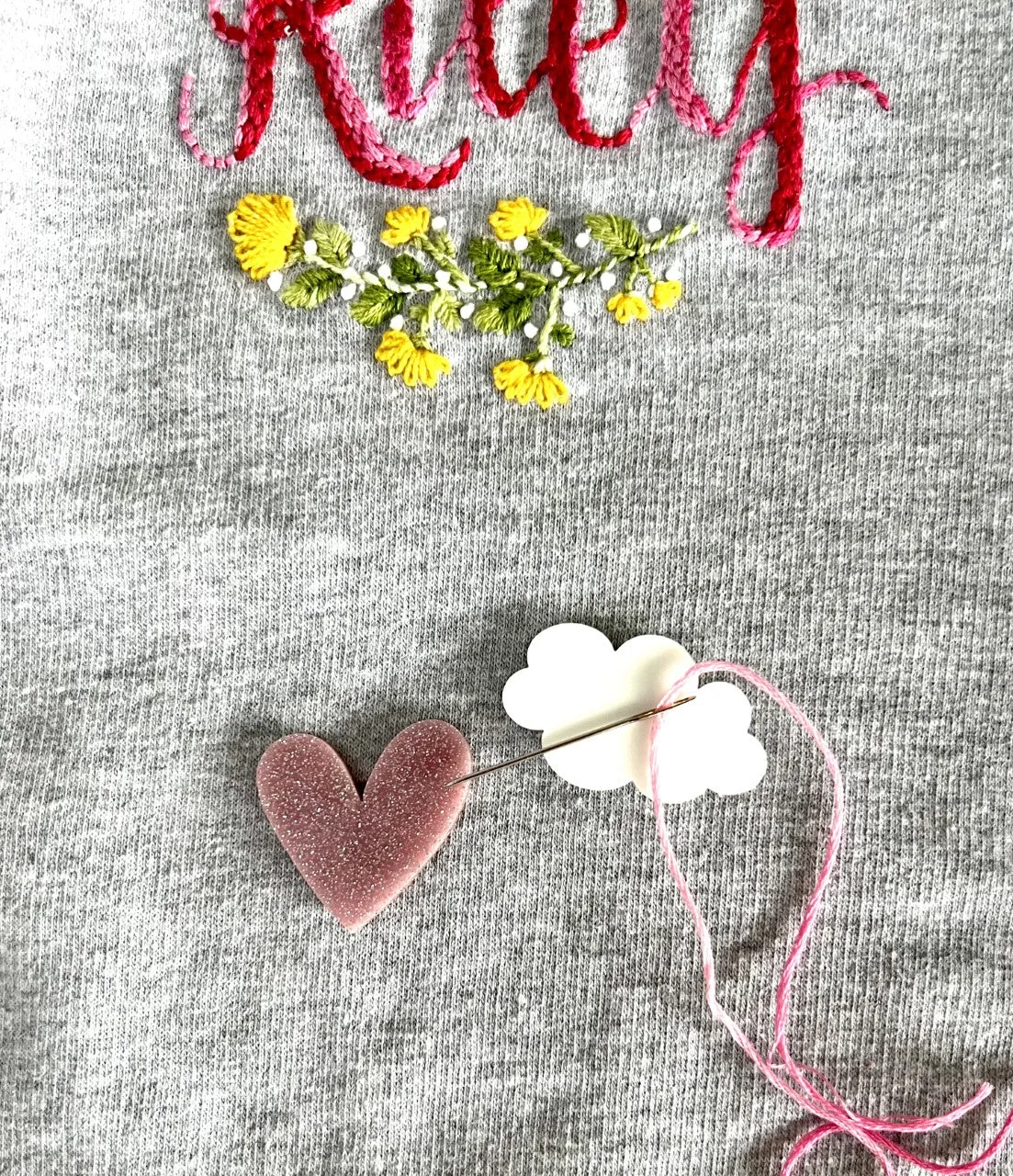 PINK GLITTER HEART MAGNETIC NEEDLE MINDER