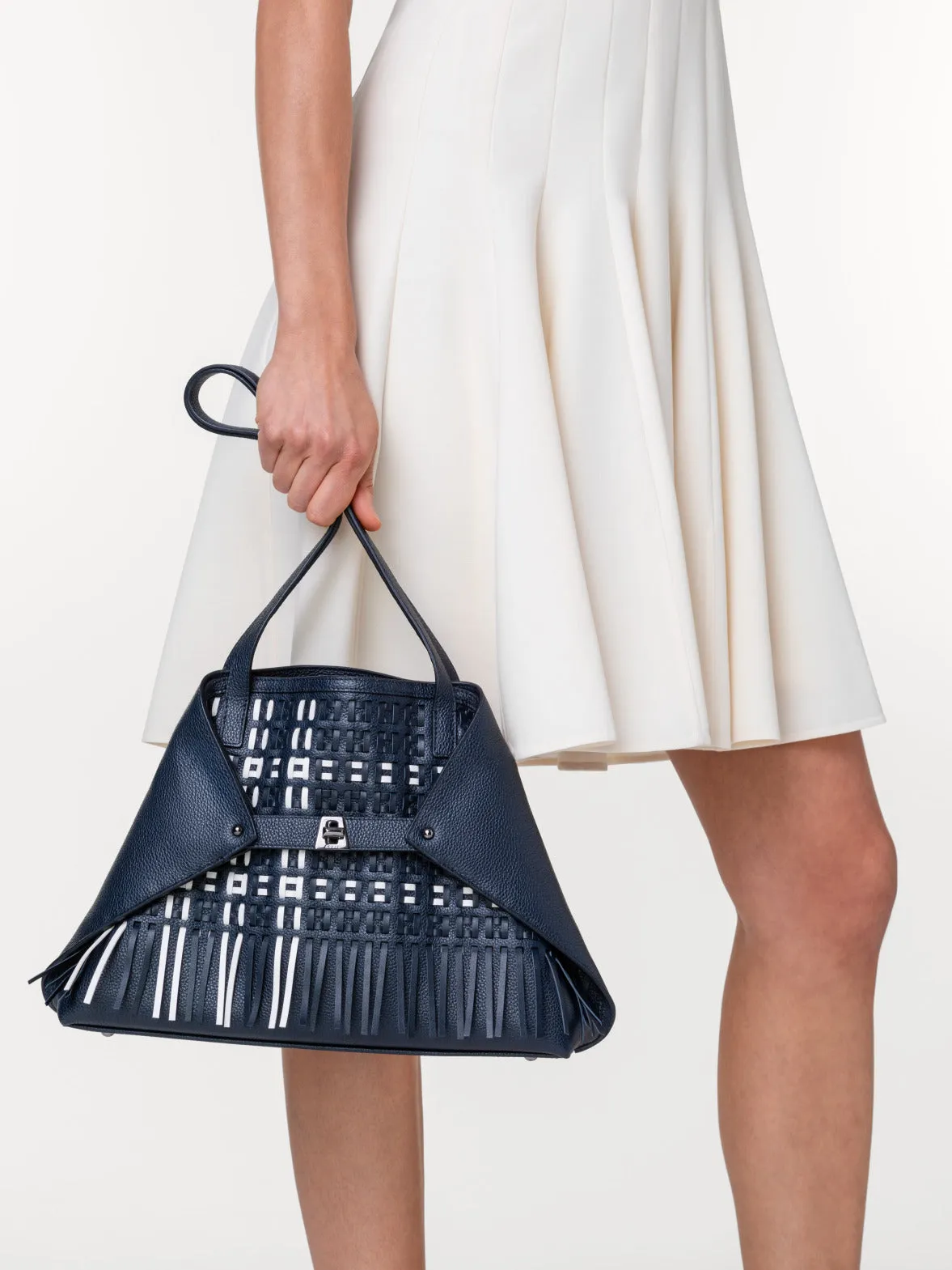 Small Ai Schultertasche aus gewebtem Leder mit Fransen